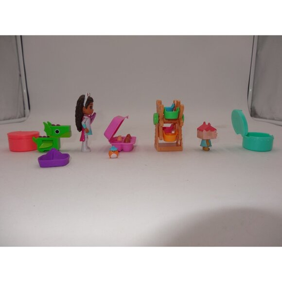 Gabby's Dollhouse, Baby Box Cat Craft-A-Riffic Room Exclusive Figure and Dragon - Picture 12 of 14